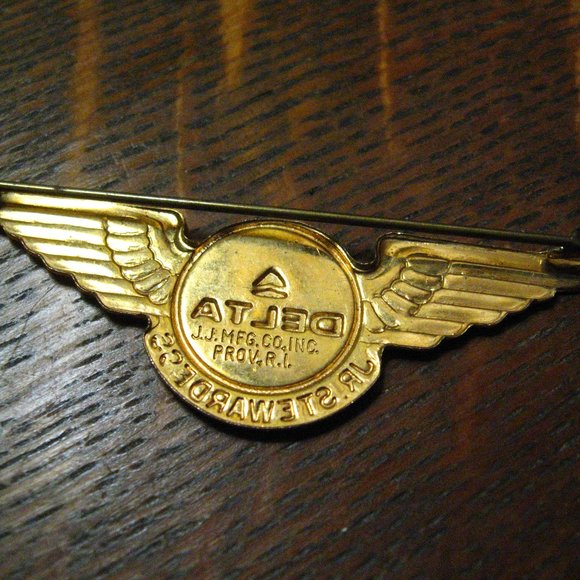✈️ Delta Airlines Vintage Junior Stewardess Wings - Picture 4 of 4